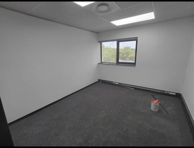 722M² OFFICE TO LET IN MIDRIDGE PARK